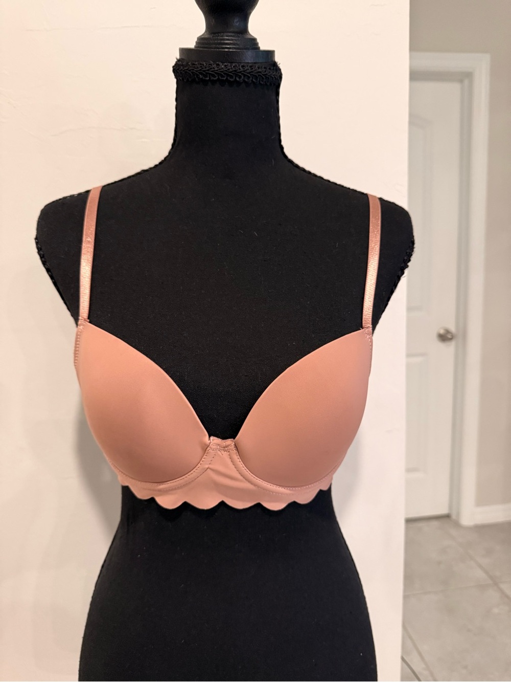 Scalloped Edge T-Shirt Bra in Nude Blush